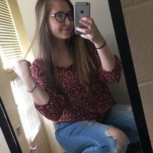 Meet your Posher, Alexis